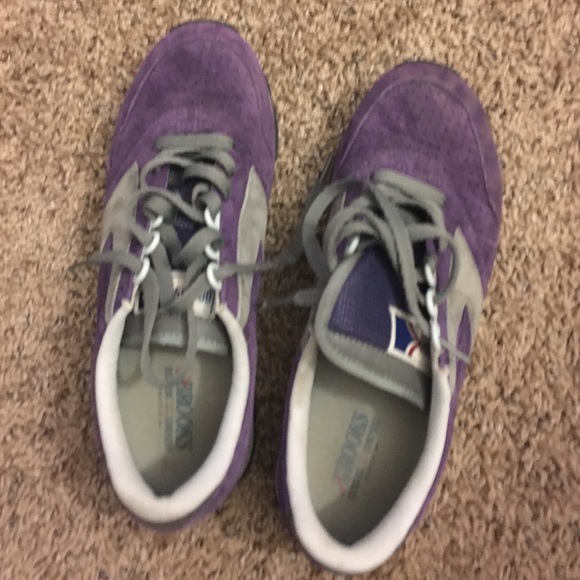 Brooks purple shoes