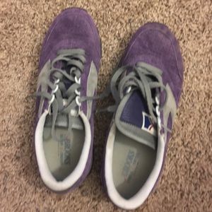 Brooks purple shoes