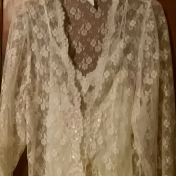 Wonderful peignoir set.