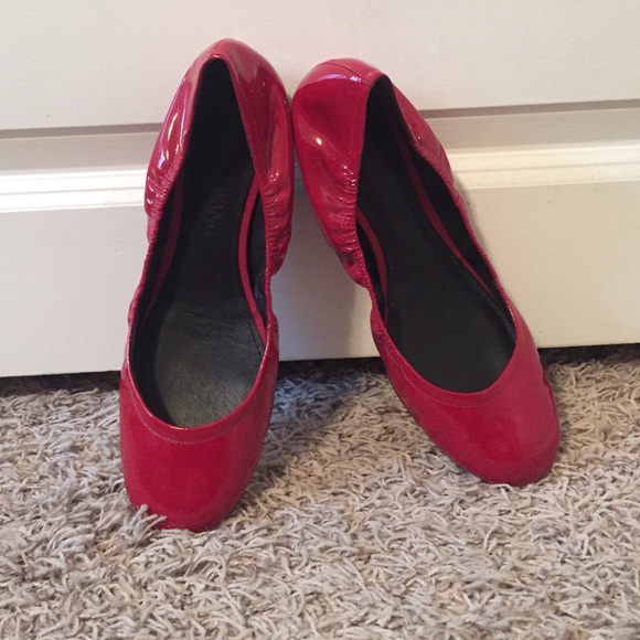 NWOT Vera Wang red patent flats