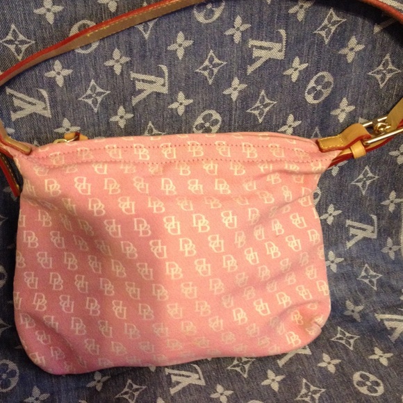 Dooney & Bourke small handbag - Picture 2 of 3