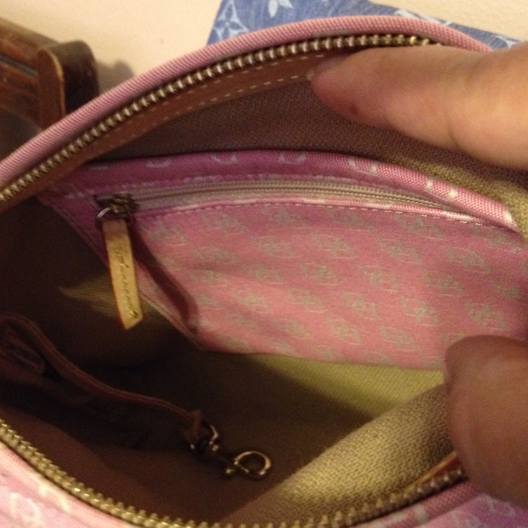 Dooney & Bourke small handbag - Picture 3 of 3