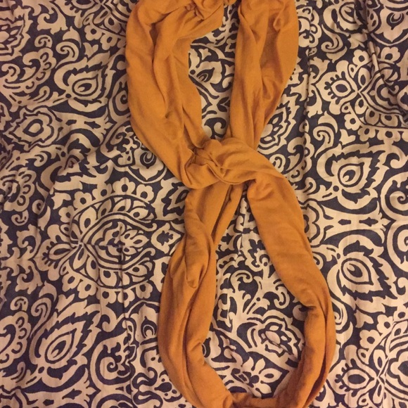 💛 Everyday Infinity Scarf 💛 - Picture 2 of 2