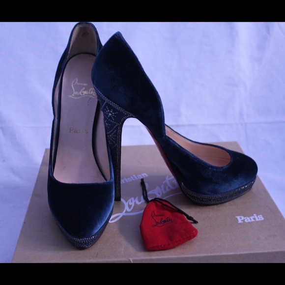 Christian Louboutin Suede Green - Embellishment