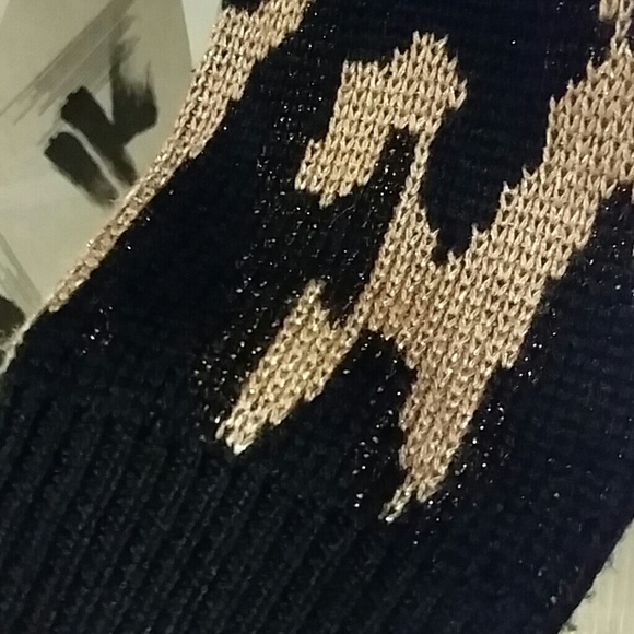 Minkpink Cropped Sweater - Picture 3 of 3