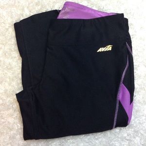 Reflective Capri Athletic Pants