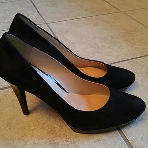 Black suede platform pumps
