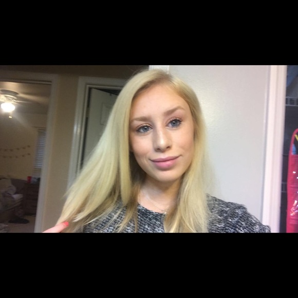 Meet your Posher, Ainsley - Picture 3 of 8