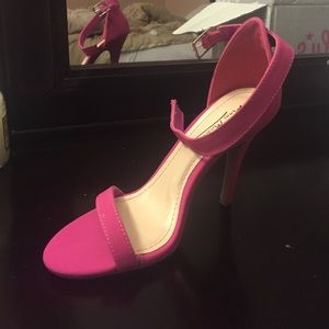 Anne Michelle Magenta pink ankle strap heels, 6.5