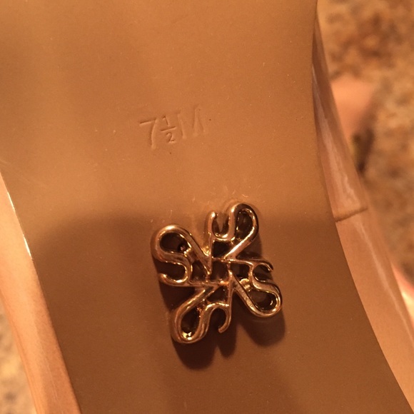 Simply Vera Nude Heels - Picture 3 of 4