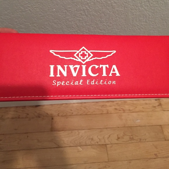 Special addition pearl faced Invicta watch - Picture 2 of 3