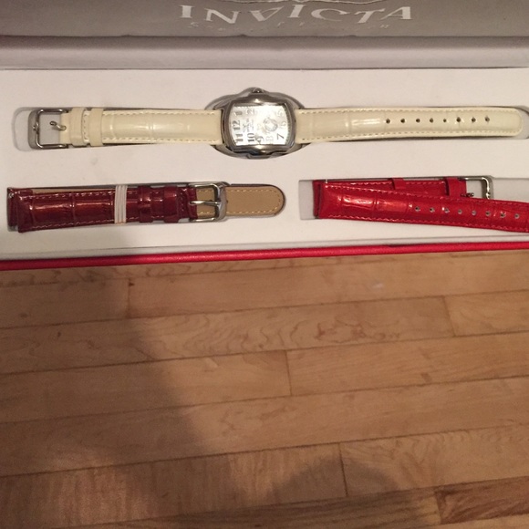 Special addition pearl faced Invicta watch - Picture 3 of 3