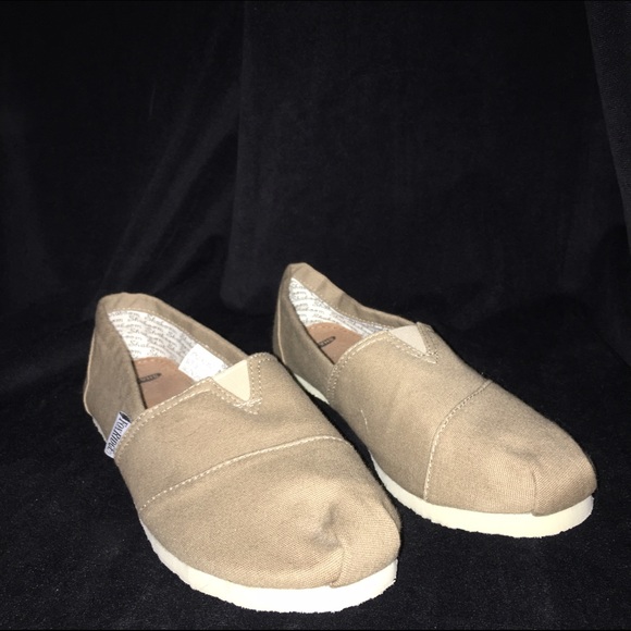 ✨ NEW ✨ Canvas slip-ons