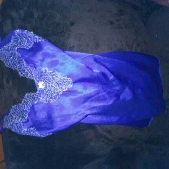 🆚 VS sexy blue silky nightie