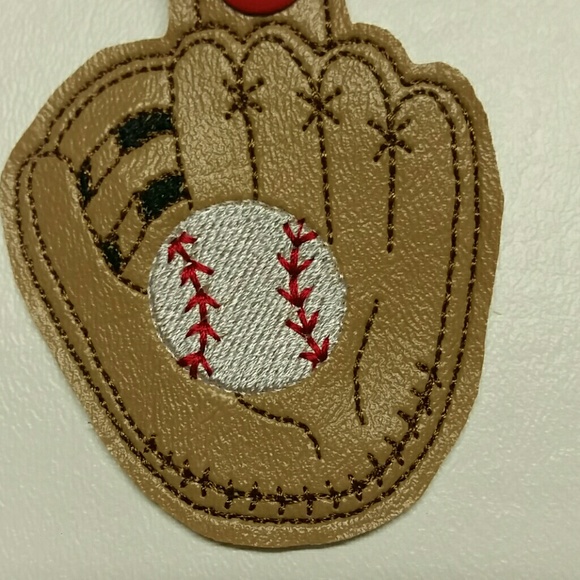 Baseball mitt keychain - Picture 2 of 2