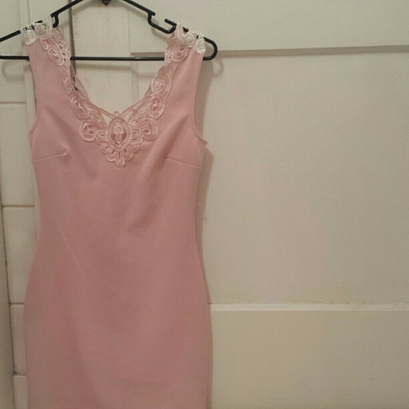 Pale pink Windsor tight fitting dress - Picture 1 of 3