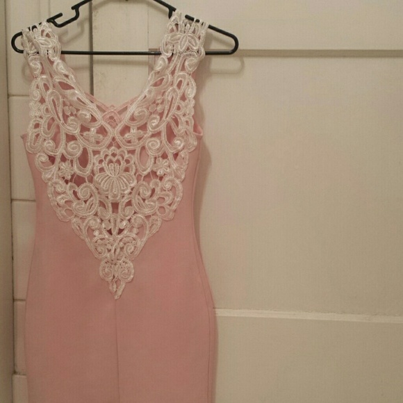 Pale pink Windsor tight fitting dress - Picture 2 of 3