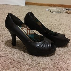 Candie's peep toe heel