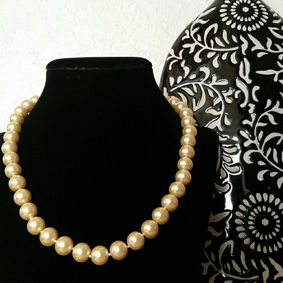 18" Light Yellow Sea Shell Pearl Strand