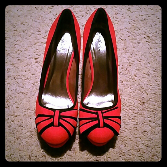 Worn once Red Pumps with bow