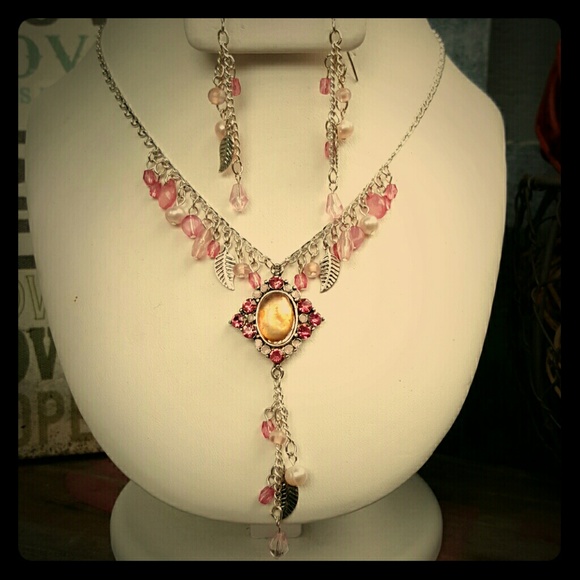 🆕 Vintage inspired necklace & earrings - Picture 2 of 4