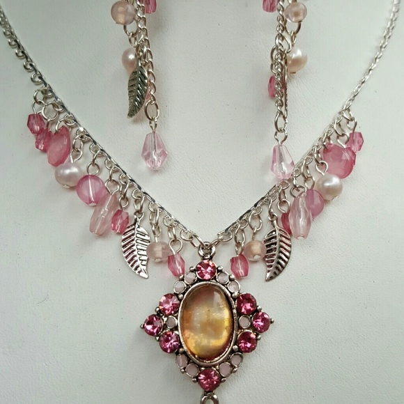 🆕 Vintage inspired necklace & earrings - Picture 1 of 4