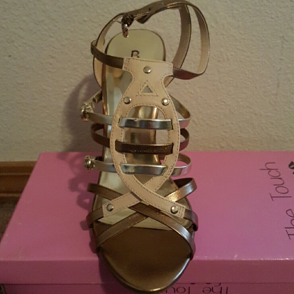 Shoes - Picture 3 of 4