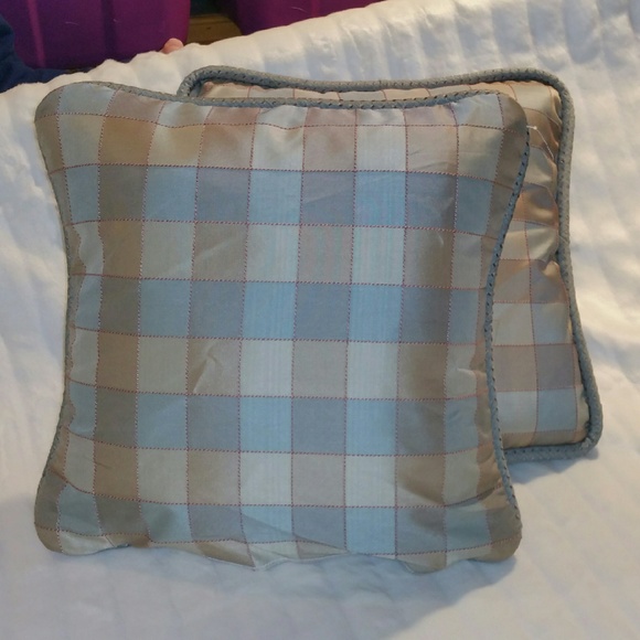 2 - 18" square pillows - Picture 1 of 3