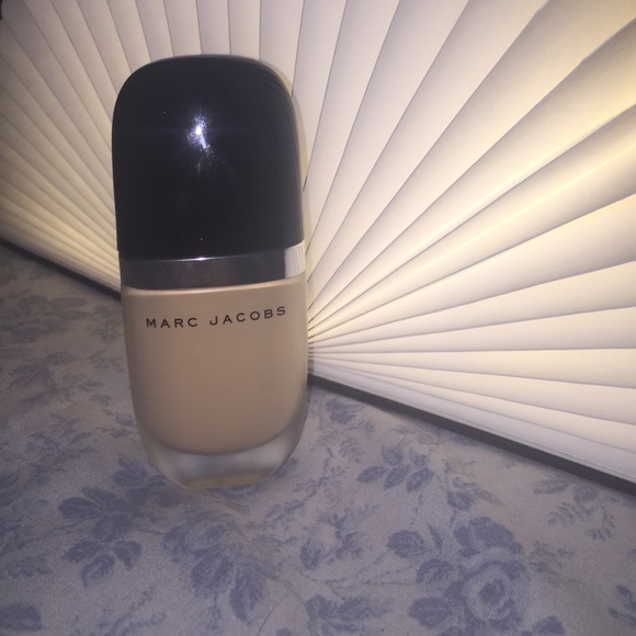 Marc Jacobs Genius Gel foundation 22 bisque light