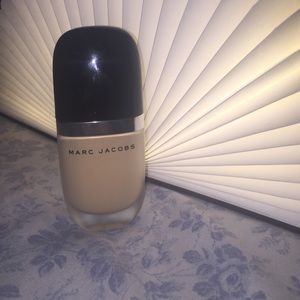 Marc Jacobs Genius Gel foundation 22 bisque light