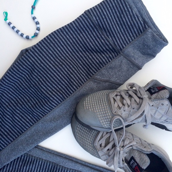 Grey and navy stripe long tight leggings. S