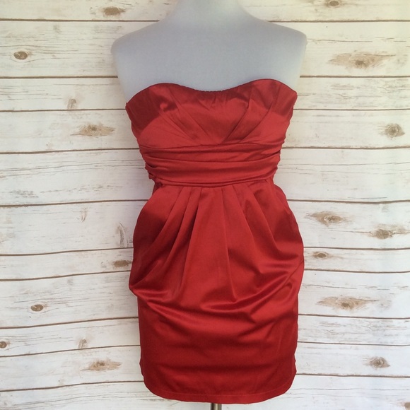Cute red strapless mini dress!