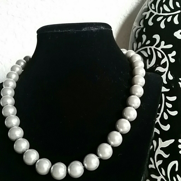 18" Light Grey Sea Shell Pearl Strand