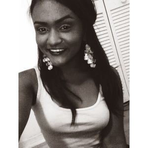 Meet your Posher, Monica