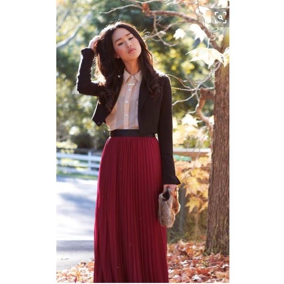 Pleated burgundy formal maxi skirt with lining
