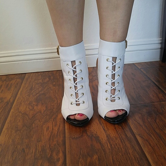 GUESS. High Heels. - Picture 2 of 4