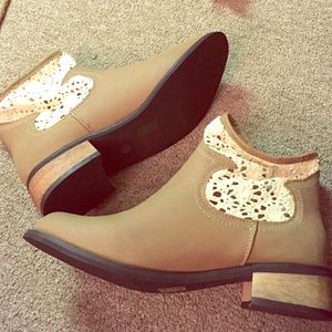 ⛔️Sold⛔️New Tan Ankle Boots