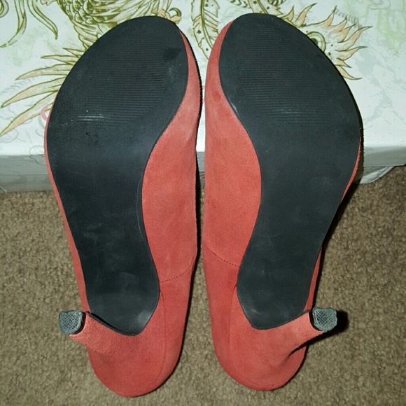 Shoes - Picture 3 of 4