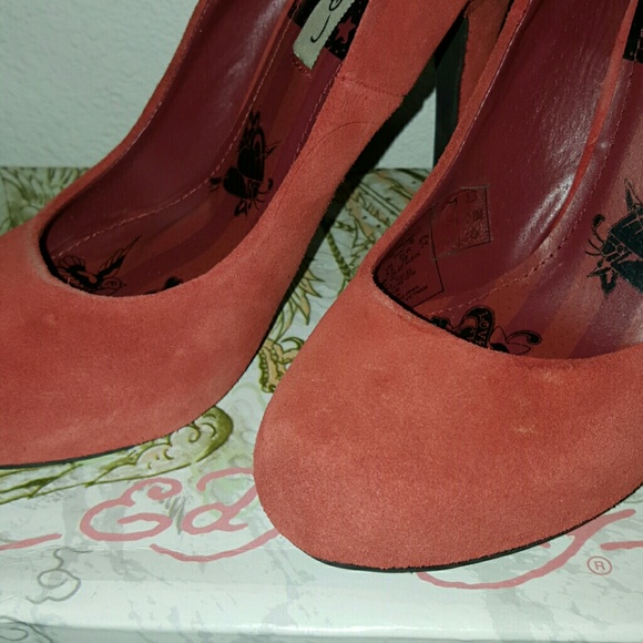 Shoes - Picture 4 of 4