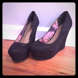Madden Girl Black Suede Wedges size 8