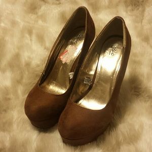NWOT Brown Suede Wedges