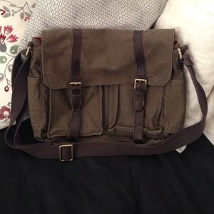 Fossil- army green messenger bag