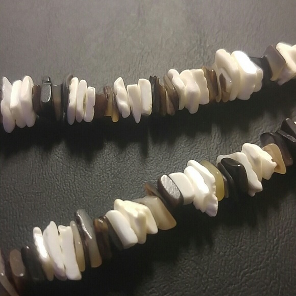 Multi Colored Shell Necklace - Picture 2 of 3