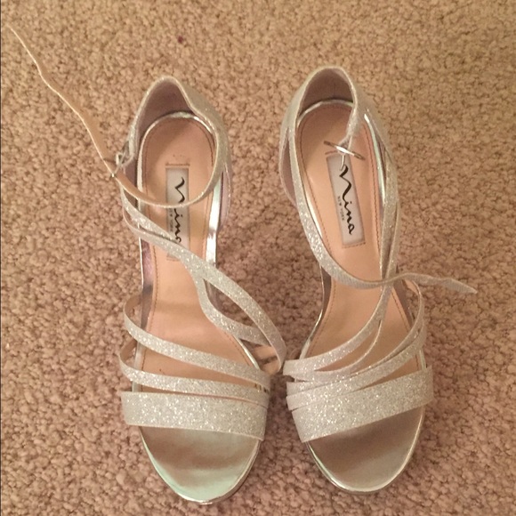Silver heels - Picture 2 of 4
