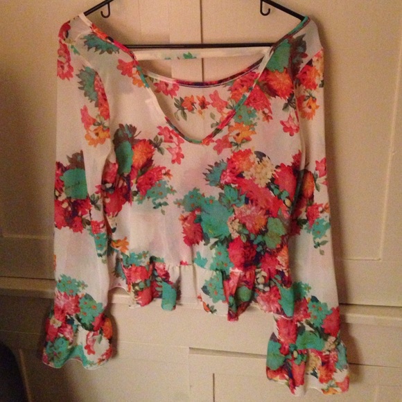 Bohemian flowy floral blouse - Picture 2 of 2