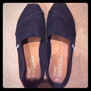 TOMS shoes.black. Canvas material