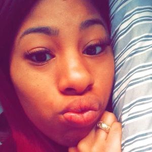 Meet your Posher, Raquel