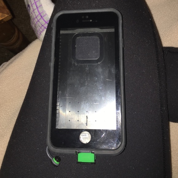 Black iPhone 6 life proof case