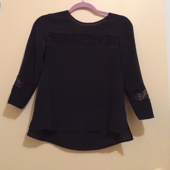 GREAT BLACK TOP WITH LACE DETAILS