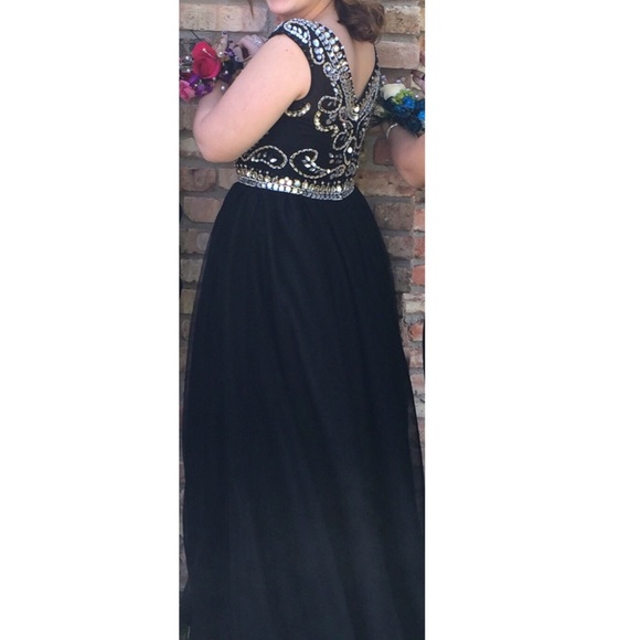 Long prom dress. tool skirt beaded top. - Picture 2 of 3
